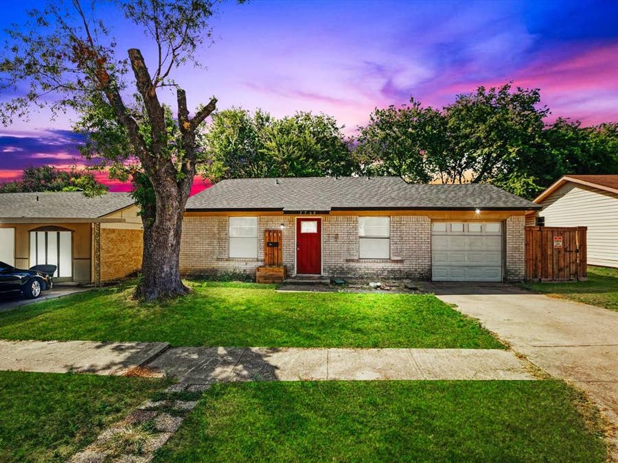 Property photo for 3760 Stagecoach Trail, Dallas, TX