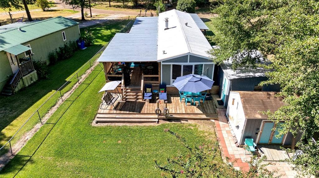 21165 Charina Circle, Chandler, TX 75758 Back porch and patio