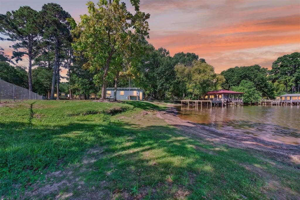 21165 Charina Circle, Chandler, TX 75758 Waterfront beach