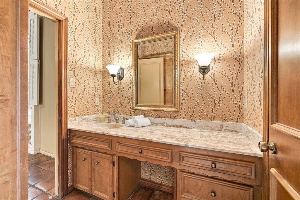 The second Vanity dressing area