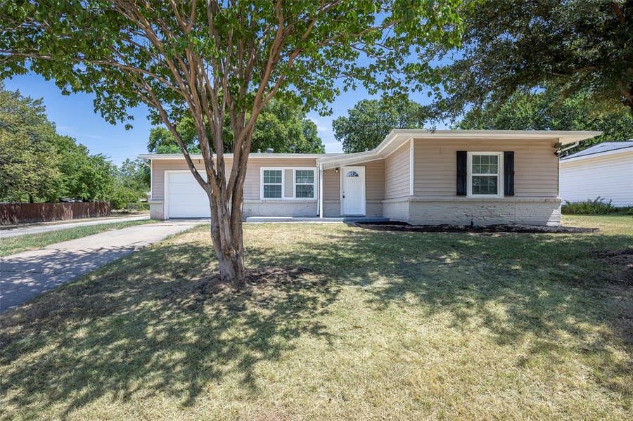 Property photo for 601 Biggs Terrace, Arlington, TX