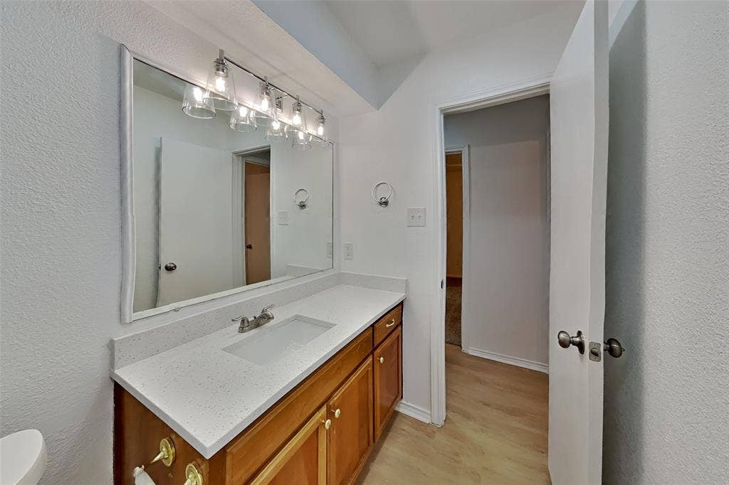 817 Lynne Lane, Burleson, TX 76028 817 Lynne Lane, Burleson, TX 76028