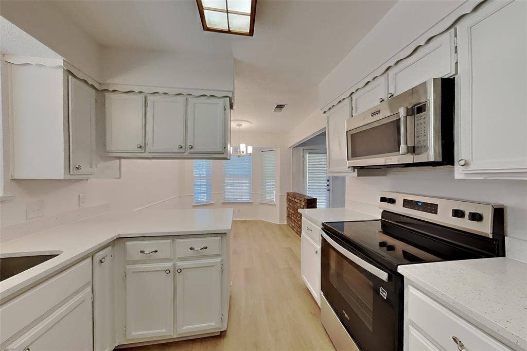 817 Lynne Lane, Burleson, TX 76028 817 Lynne Lane, Burleson, TX 76028