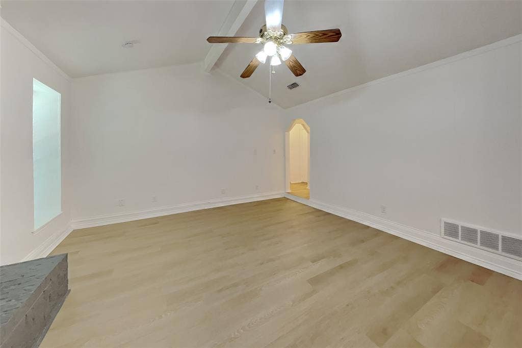 817 Lynne Lane, Burleson, TX 76028 817 Lynne Lane, Burleson, TX 76028