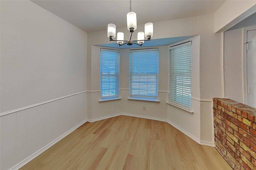 817 Lynne Lane, Burleson, TX 76028 817 Lynne Lane, Burleson, TX 76028