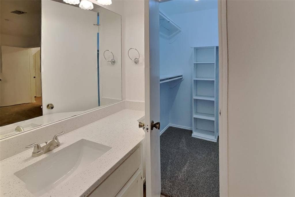 817 Lynne Lane, Burleson, TX 76028 817 Lynne Lane, Burleson, TX 76028