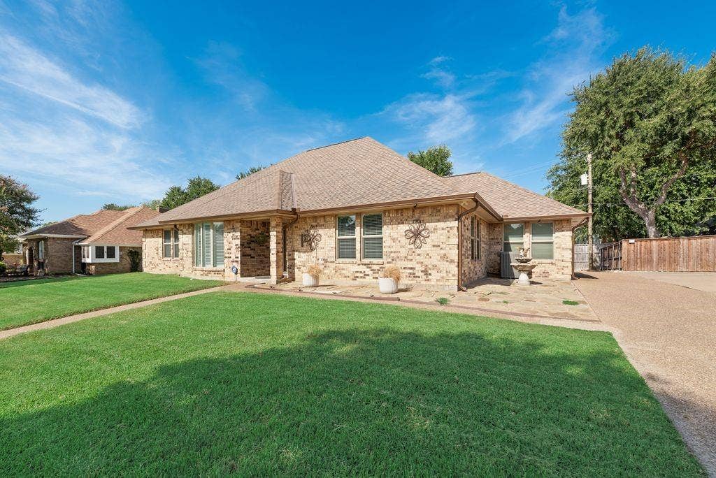 3713 Ridgewood Drive, Grand Prairie, TX 75052 Great neighborhood