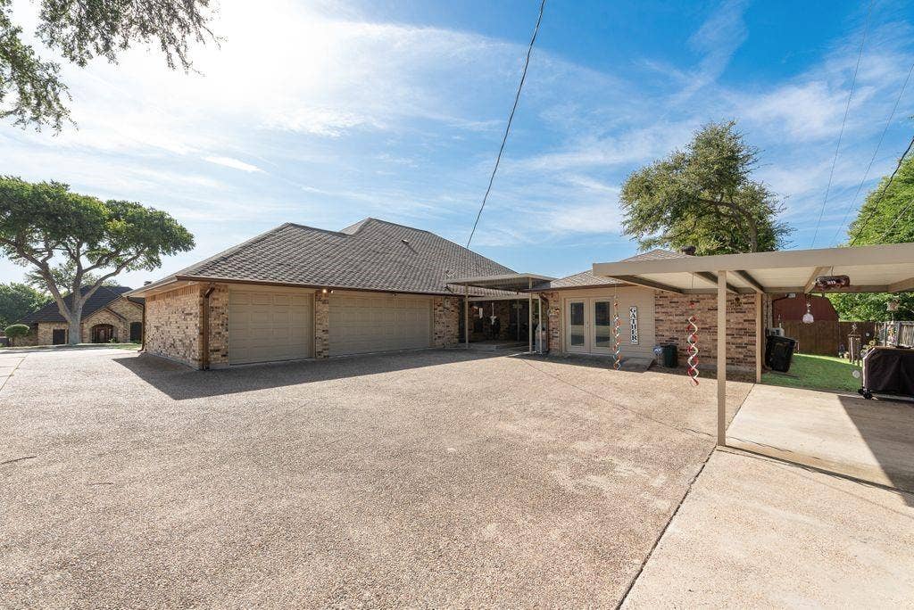 3713 Ridgewood Drive, Grand Prairie, TX 75052 Three car garage and carport