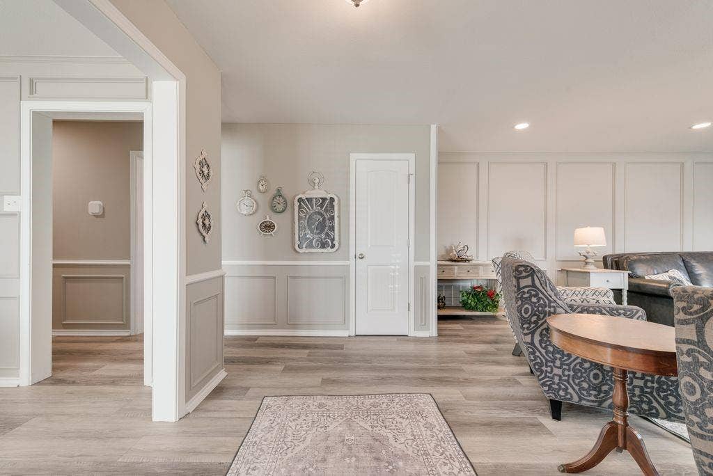 3713 Ridgewood Drive, Grand Prairie, TX 75052 Entry