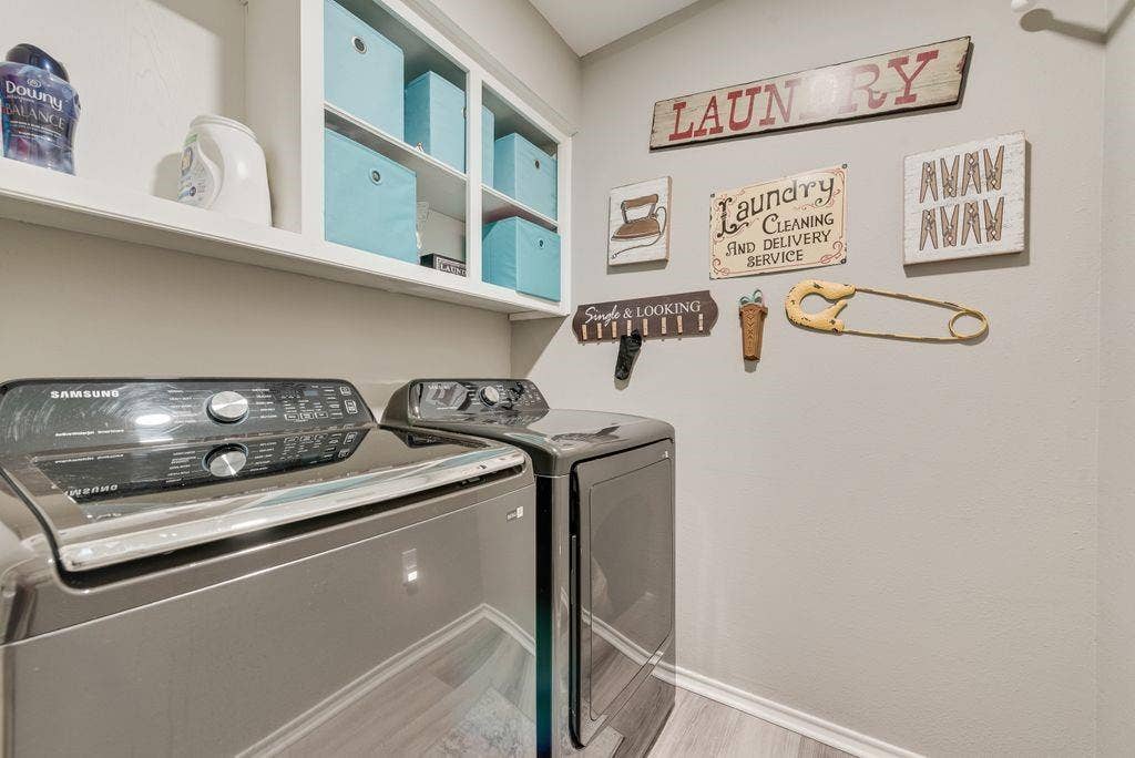 3713 Ridgewood Drive, Grand Prairie, TX 75052 Laundry room
