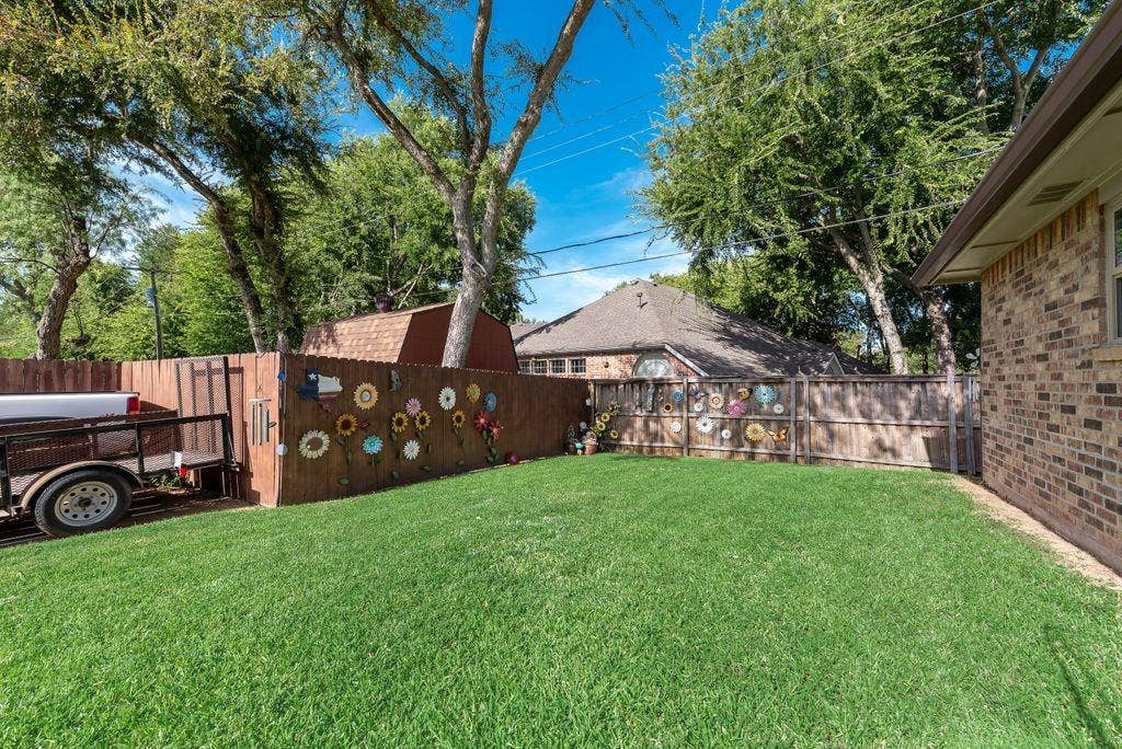 3713 Ridgewood Drive, Grand Prairie, TX 75052 Full sprinkler system