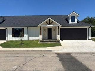 Property photo for 210 E Ewell Street, Granbury, TX