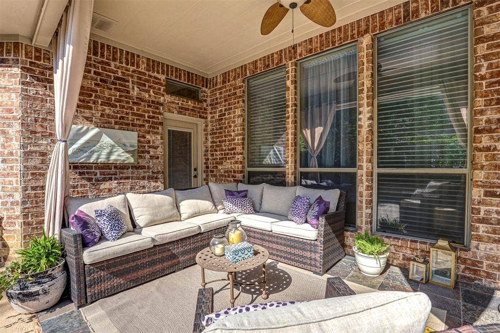 2141 Farrington Lane, Hurst, TX 76054