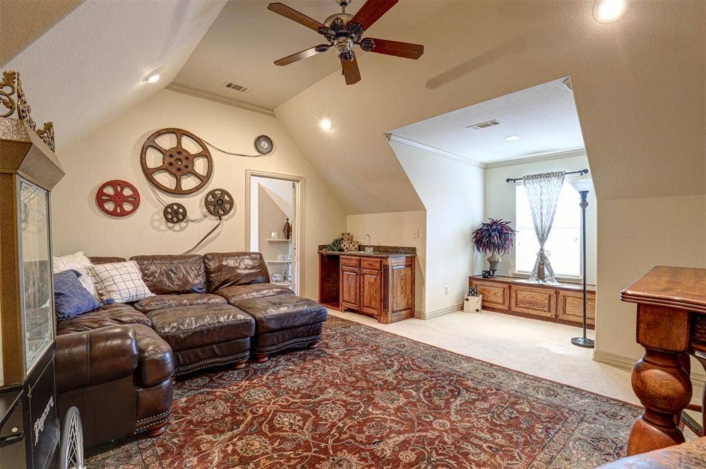 2141 Farrington Lane, Hurst, TX 76054