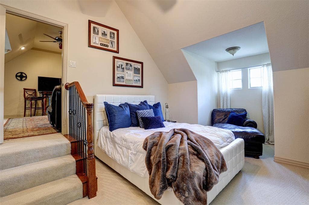 2141 Farrington Lane, Hurst, TX 76054