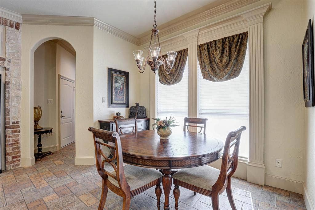 2141 Farrington Lane, Hurst, TX 76054