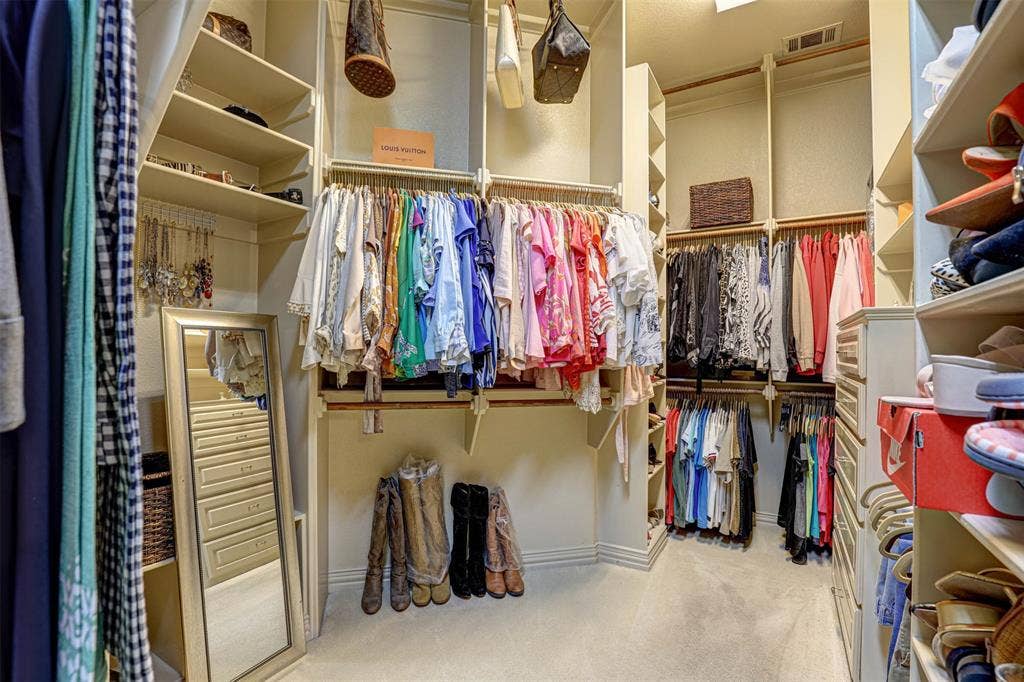 2141 Farrington Lane, Hurst, TX 76054