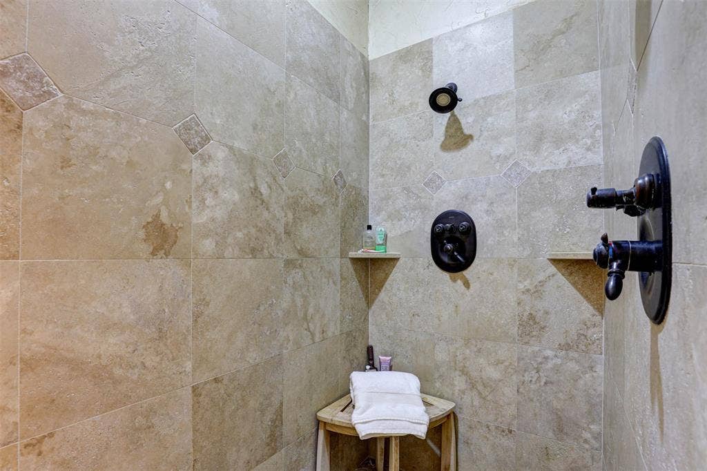 2141 Farrington Lane, Hurst, TX 76054