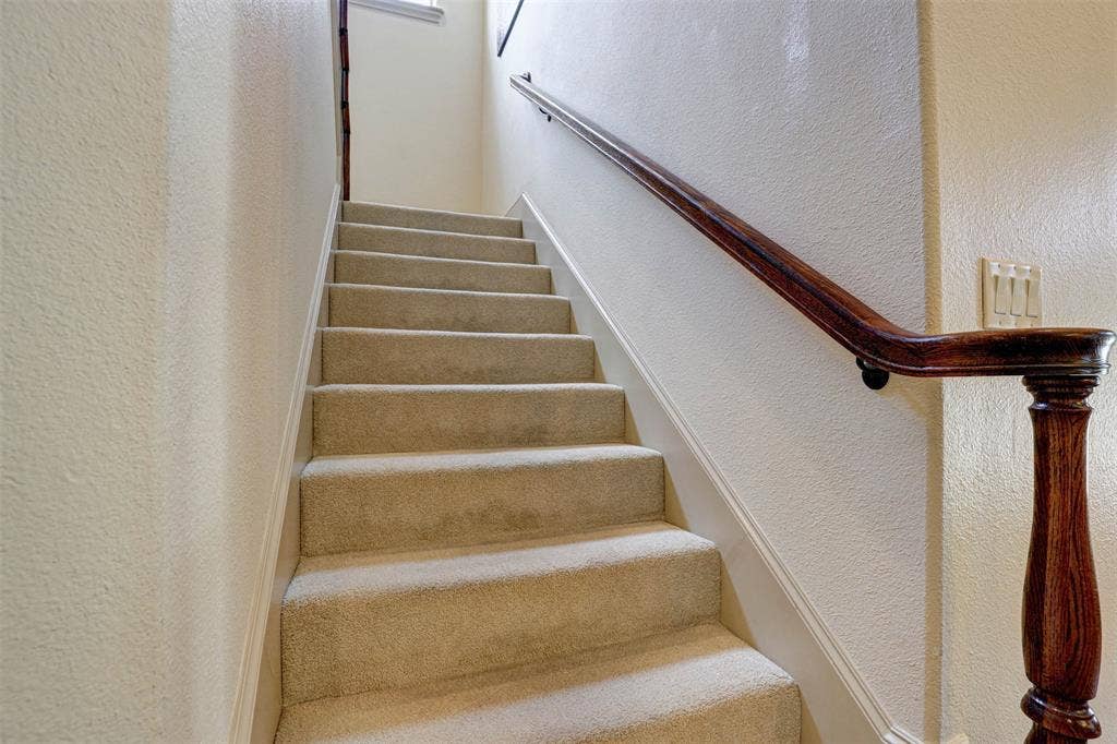 2141 Farrington Lane, Hurst, TX 76054
