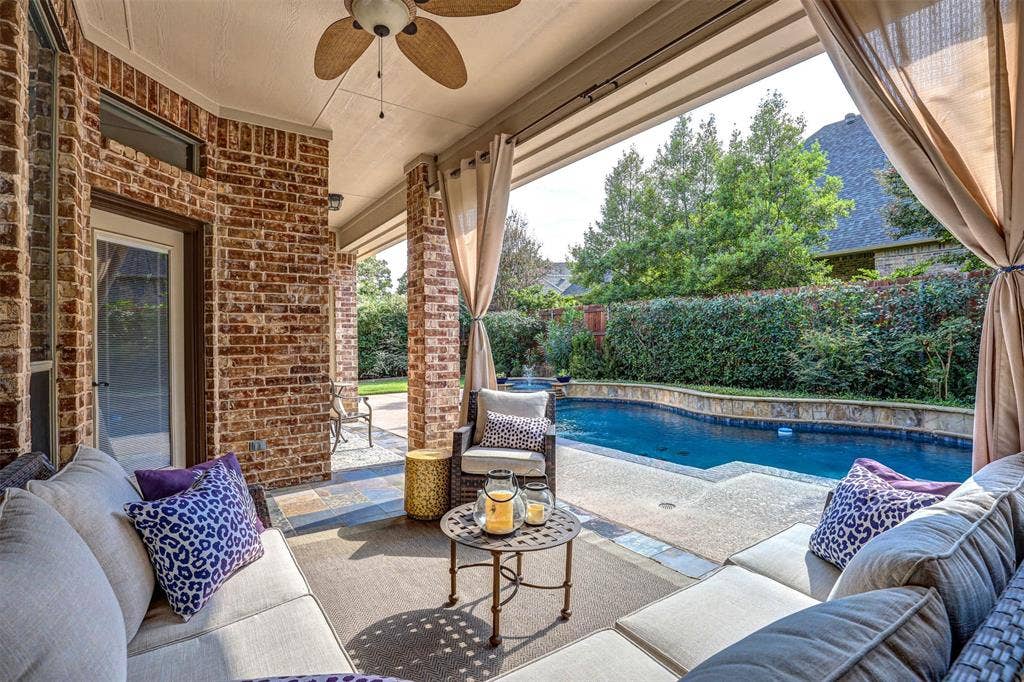 2141 Farrington Lane, Hurst, TX 76054