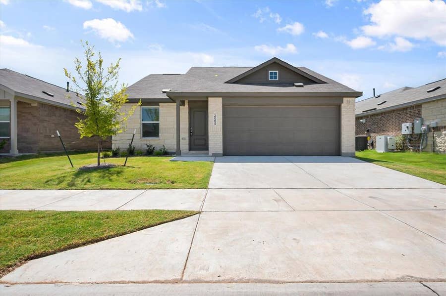 Property photo for 2065 Shady Oaks Drive, Ennis, TX