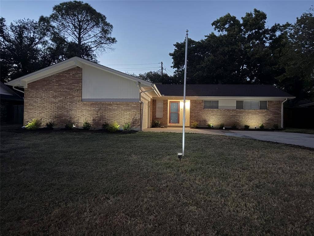 1306 Amherst Drive, Denton, TX 76201 1306 Amherst Drive, Denton, TX 76201
