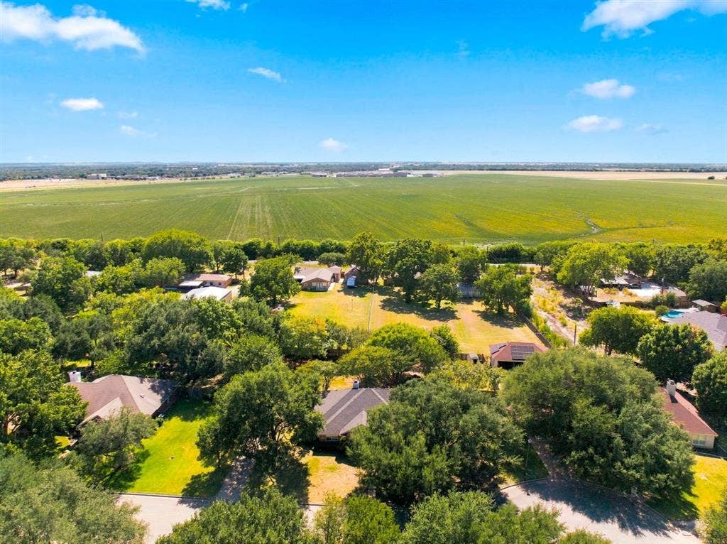 512 Meadowland Drive, Waco, TX 76657 Expansive green fields, mature trees, residential properties, and clear blue sky