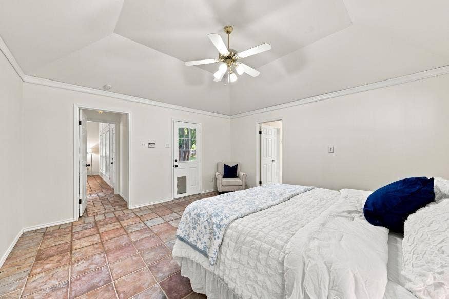 512 Meadowland Drive, Waco, TX 76657 Vaulted ceiling with crown molding, ceiling fan, tile flooring, and exterior door with glass panes