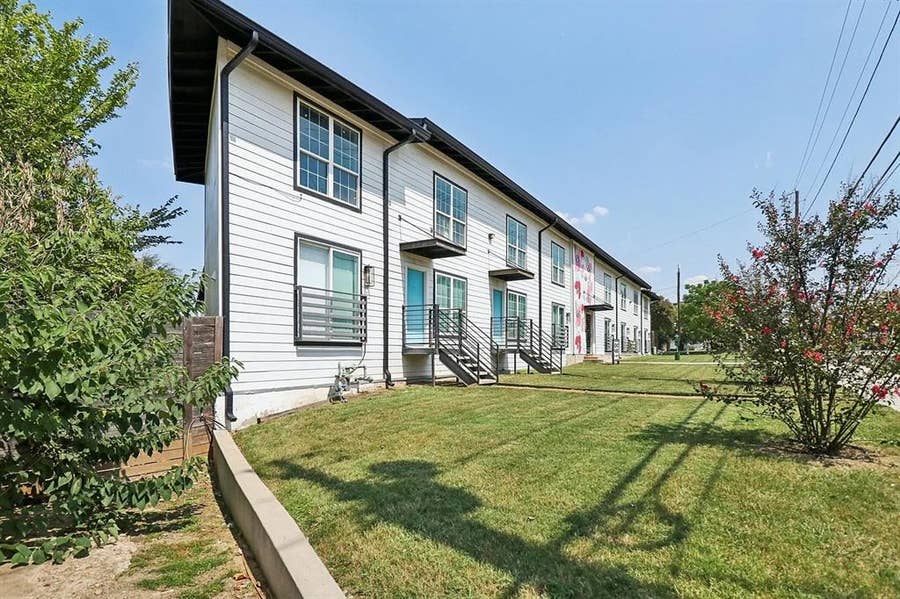 Property photo for 321 E 8th Street, #116, Dallas, TX