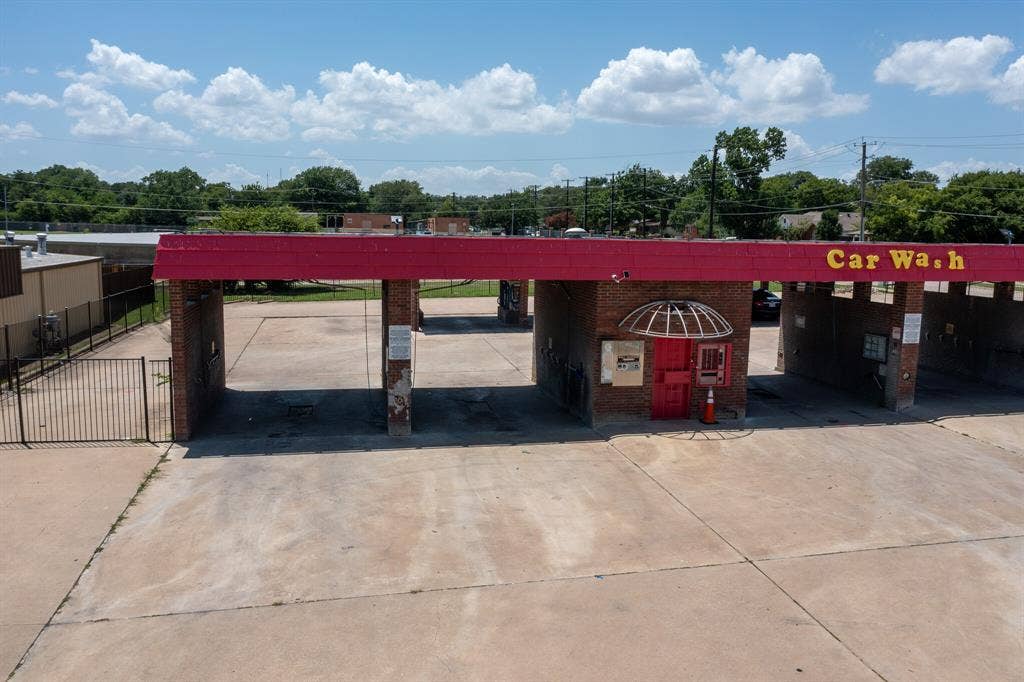 2115 Dairy Road, Garland, TX 75041 2115 Dairy Road, Garland, TX 75041