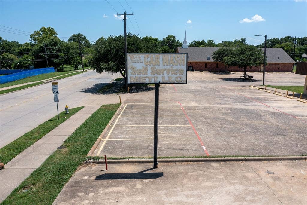 2115 Dairy Road, Garland, TX 75041 2115 Dairy Road, Garland, TX 75041