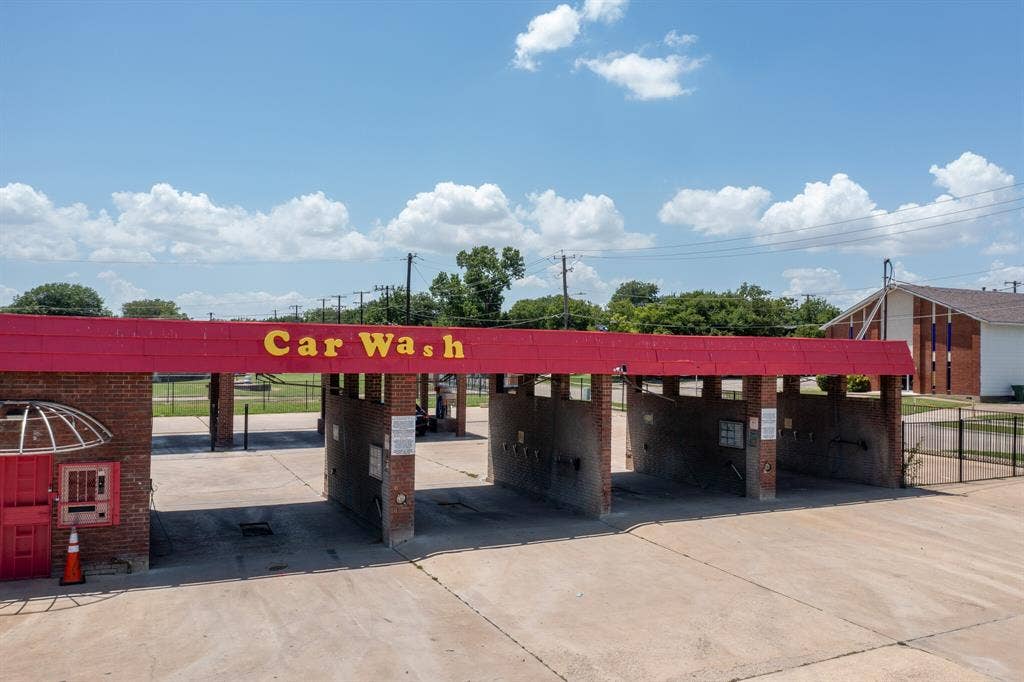 2115 Dairy Road, Garland, TX 75041 2115 Dairy Road, Garland, TX 75041