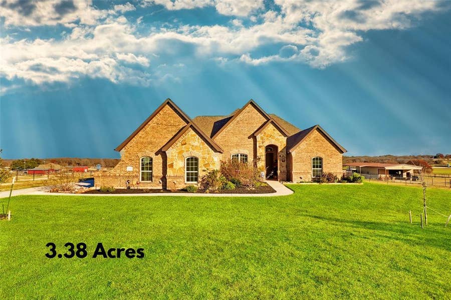 Property photo for 694 Jennings Lane, Azle, TX
