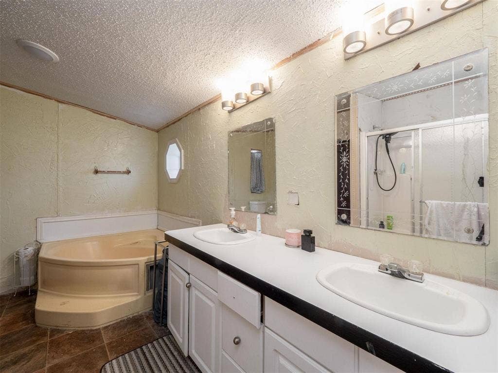 8591 W Ridge Drive, Quinlan, TX 75474