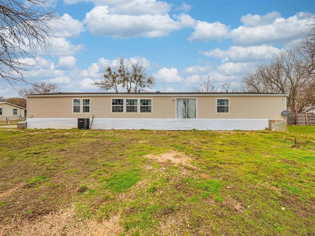 8591 W Ridge Drive, Quinlan, TX 75474