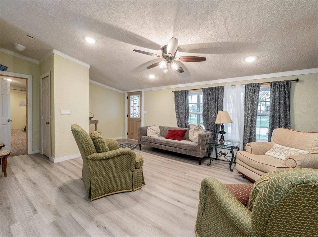 8591 W Ridge Drive, Quinlan, TX 75474