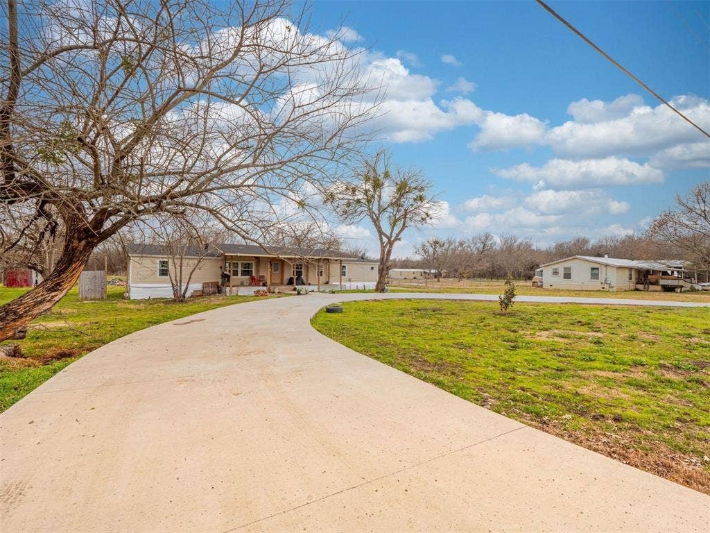 8591 W Ridge Drive, Quinlan, TX 75474