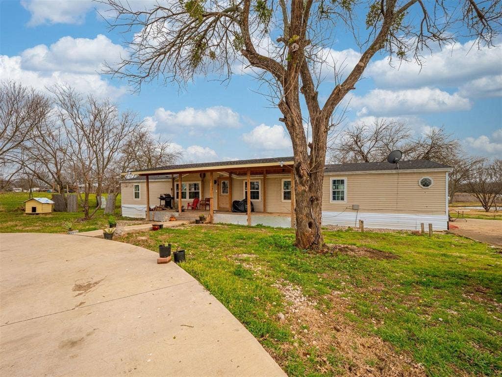 8591 W Ridge Drive, Quinlan, TX 75474