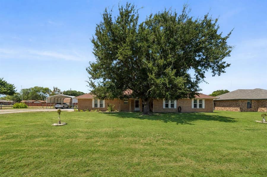 Property photo for 119 Prairie Creek Road, Red Oak, TX