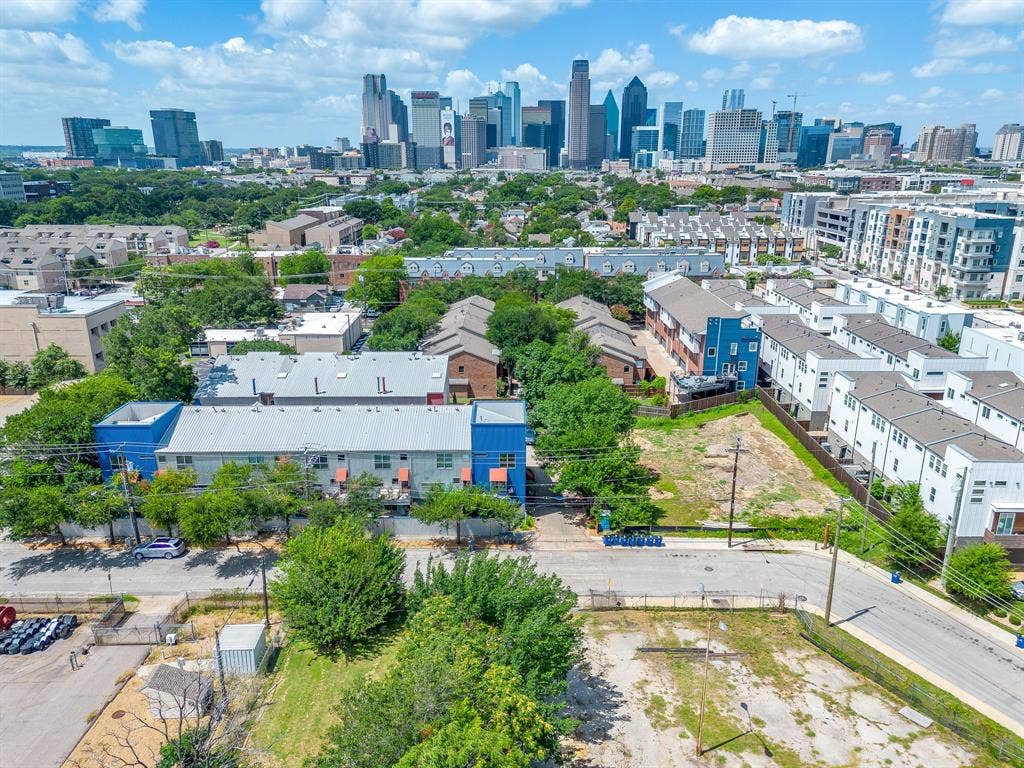 So close to downtown!