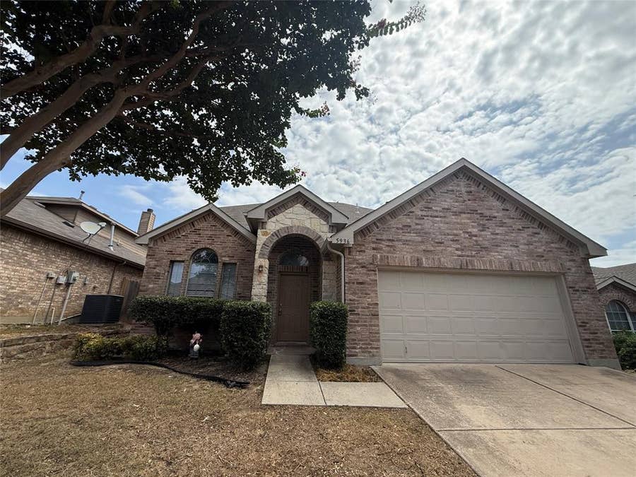 Property photo for 5936 Stirrup Iron Drive, Fort Worth, TX