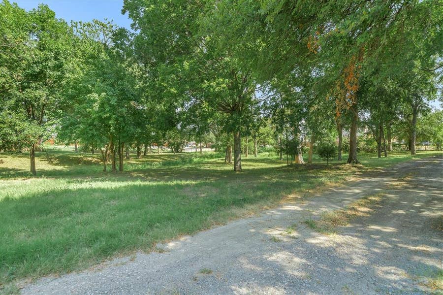 Property photo for 1609 E Farmers Road, Seagoville, TX