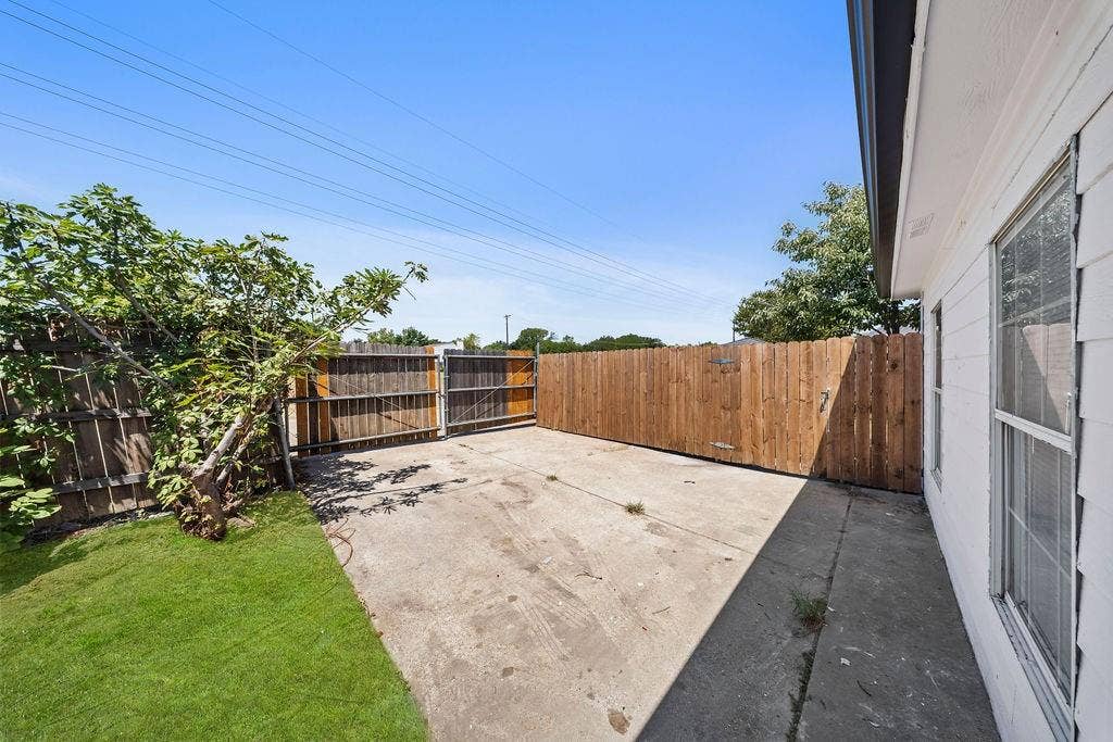 325 Chancellorsville Drive, Mesquite, TX 75149