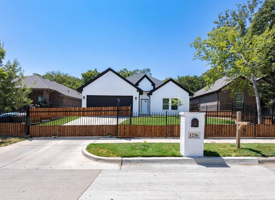 Property photo for 1236 E Fogg Street, Fort Worth, TX