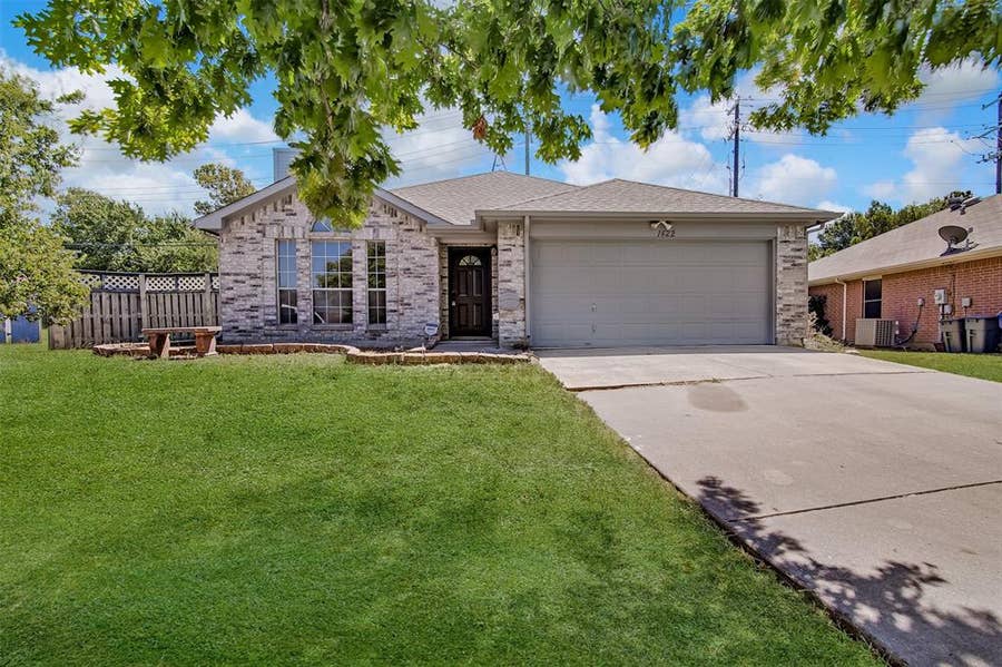 Property photo for 1422 Misty Meadow Drive, Midlothian, TX