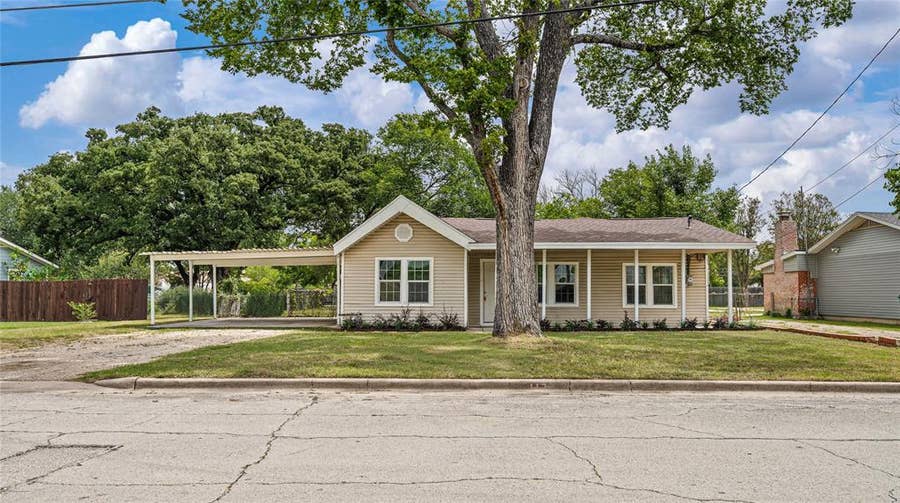 Property photo for 117 N Oak Street, Lacy Lakeview, TX