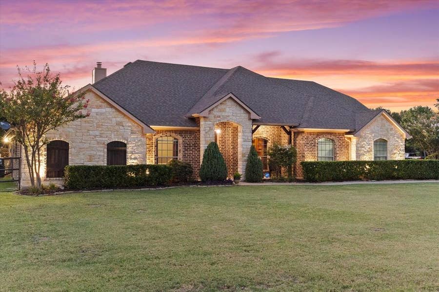 Property photo for 330 Cattlemans Trail, Royse City, TX