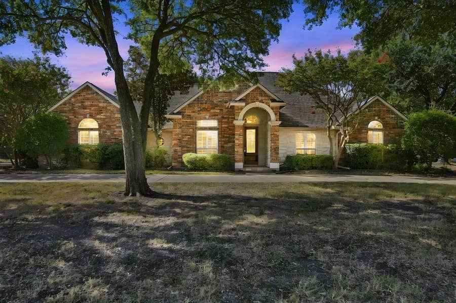 Property photo for 1212 N Creek Circle, Waxahachie, TX