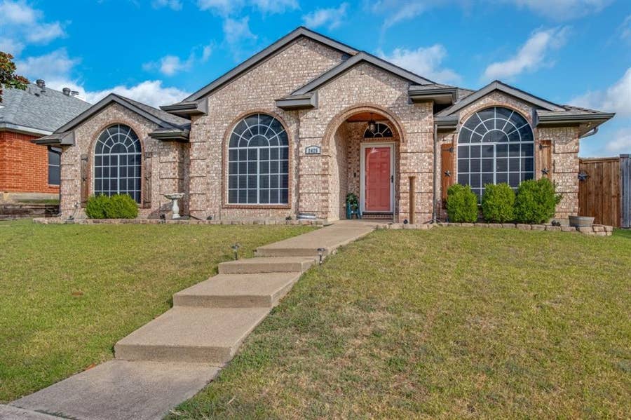 Property photo for 2425 Waterloo Lane, Mesquite, TX