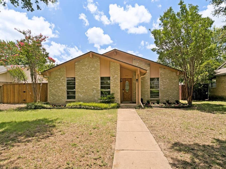 Property photo for 912 Whitehall Drive, Plano, TX